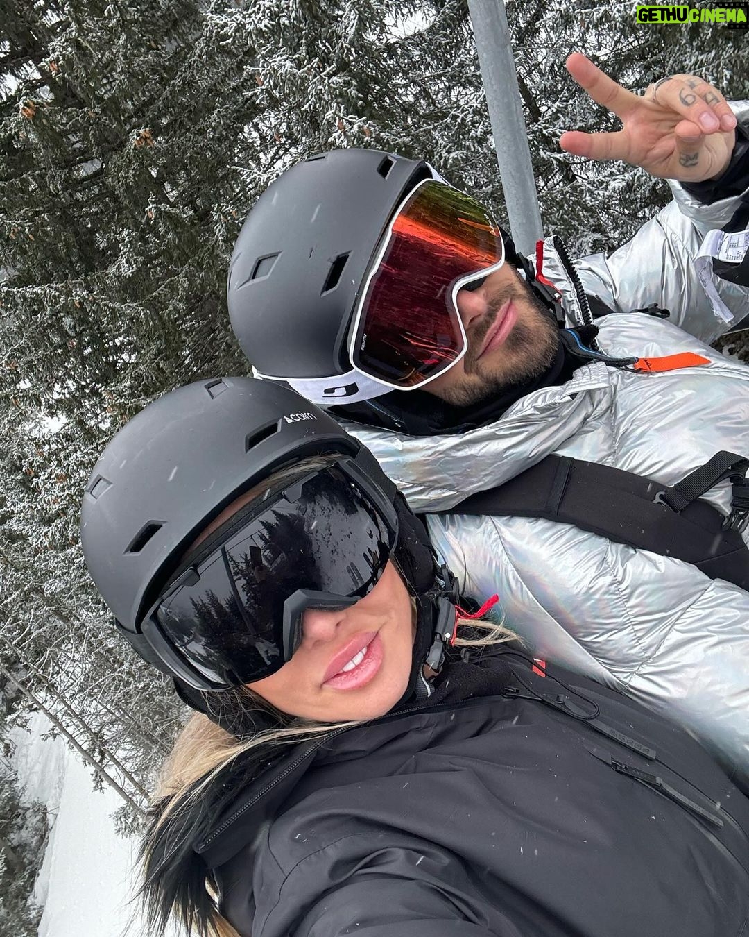 Jessica Thivenin Instagram - Petit séjour à Courchevel pour nos 5 ans de mariage ♥️❄️ @ecrinblanccourchevel Collaboration commerciale Ecrin Blanc Courchevel