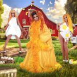 Jessica Wild Instagram – THE CHICKEN ENTER FIERCE!🤣🤣🐣🐥What I wanted to say was and The chicken entered fiercely.But many of you understood what I meant lol🤪 Quien Quiere huevos??🥚🍳

👗 @howiebofficial 
💇‍♀️ @lwbhair 
💄 @angelinabeepr @sapphirebeepr 
📸 Leo Santiago and art by @retoucher_ryan 
#chicken #rupaulsdragrace #allstars8 #boricua🇵🇷 #pollo #huevos #brunch #farm #gallina