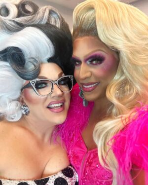 Jessica Wild Instagram - There is always time for kindness❤️Only a person with a heart as beautiful as @mrskashadavis uses this line as her message of love towards others. I love you, I admire you and I respect you so much my diva.Despite what happened in the competition, nothing breaks our friendship and the mutual respect we have for each other.Te amo mucho Kasha!❤️❤️❤️❤️❤️ #sisters #love #family #diva #rupaulsdragrace #allstars8 #paramountplus #wowpresentsplus