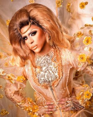 Jessica Wild Instagram - DREAMS COME TRUE! Alwyas Go for the gold⭐️ 
The Golden child is back! 
@rupaulsdragrace All Stars season 8 entrance look.Thank u so much @howiebofficial For this beautiful design.You are pure talent baby!❤️❤️❤️ 
💄 @sapphirebeepr @angelinabeepr 
📸 Leo Santiago and graphic design by @angelinabeepr 

#paramountplus #allstars8 #puertorican