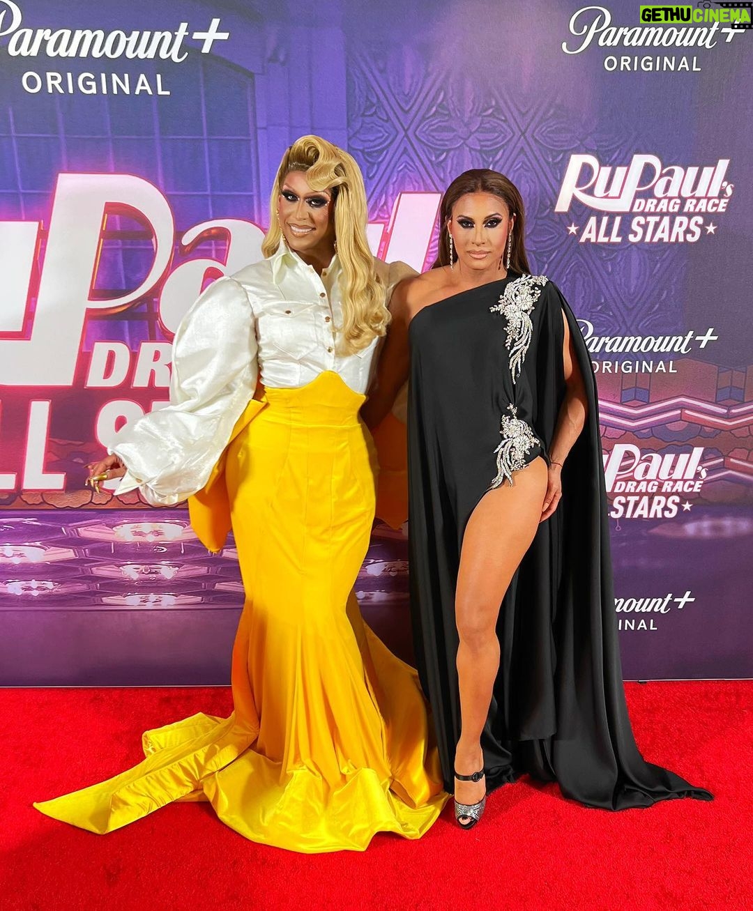 Jessica Wild Instagram - Sisters in the name of love👯♀️ Here I am with the one and the only miss @nayshalopez Giving Us all her BEAUTY and elegance.Te amo mami❤️So proud of you🙌🏽Viva Puerto Rico!!🇵🇷 #paramountplus #rupaulsdragrace #allstars8 #family #puertorico🇵🇷