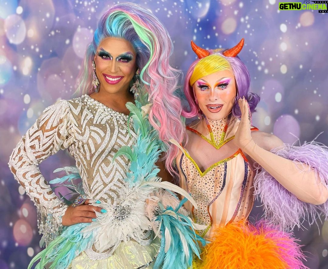 Jessica Wild Instagram - OMG @rupaulsdragcon Weekend It was amazing!!! I want to thank everyone who visited my booth and bought my merchandise.Best of all was giving hugs again🤗 I'm very Thankful❤️ 👗 @myron.morgan 💄 @angelinabeepr @sapphirebeepr #rupaulsdragcon #rupaulsdragrace #family #dragqueen #leyends #sisters Los Angeles Convention Center