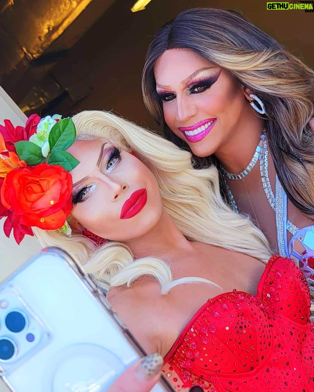 Jessica Wild Instagram - PUERTO RICO Presente!!!🇵🇷Always a good time with my crazy Boricua Sister @thealyssahunter Te adoro Cuero! #rupaulsdragrace #boricuastyle🇵🇷 #family #sisters