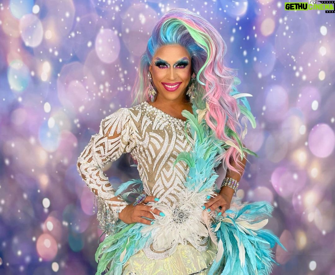 Jessica Wild Instagram - OMG @rupaulsdragcon Weekend It was amazing!!! I want to thank everyone who visited my booth and bought my merchandise.Best of all was giving hugs again🤗 I'm very Thankful❤️ 👗 @myron.morgan 💄 @angelinabeepr @sapphirebeepr #rupaulsdragcon #rupaulsdragrace #family #dragqueen #leyends #sisters Los Angeles Convention Center