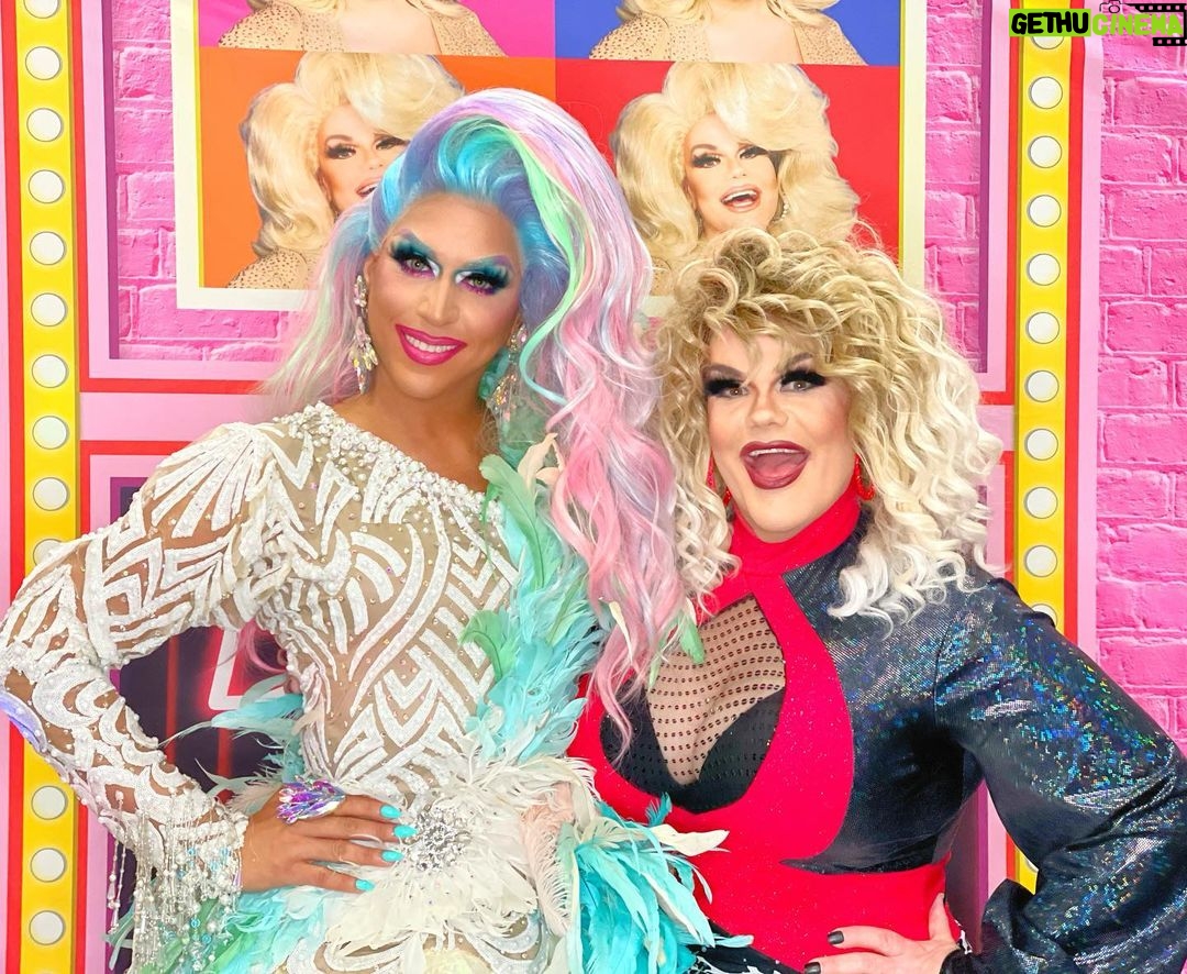 Jessica Wild Instagram - OMG @rupaulsdragcon Weekend It was amazing!!! I want to thank everyone who visited my booth and bought my merchandise.Best of all was giving hugs again🤗 I'm very Thankful❤️ 👗 @myron.morgan 💄 @angelinabeepr @sapphirebeepr #rupaulsdragcon #rupaulsdragrace #family #dragqueen #leyends #sisters Los Angeles Convention Center