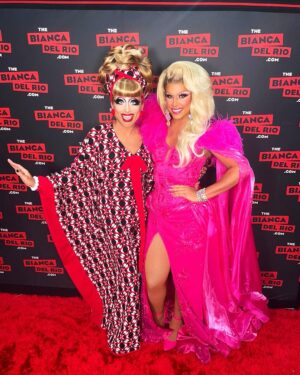 Jessica Wild Instagram - So much love,admiration and respect for my Queen @thebiancadelrio ❤️😍🥰
We took this picture at  @rupaulsdragcon Bianca's booth and  love It!!🙌🏽🙌🏽🙌🏽Miss u Del Rio🌹
#latinas #family #rupaulsdragcon #comedyqueen #icon #diva #biancadelrio