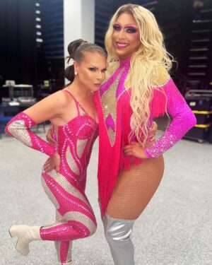 Jessica Wild Instagram - Aqui Junto a La Mujer De Fuego🔥🔥
@olgatanonofficial 
Formar parte de tu concierto "SIMETRIA" Fue una hermosa Experiencia que jamas Olvidare!🥹
Hace años que eres una gran inspiración Para mi como persona y como artista y es un gran honor poder compartir el escenario contigo y hacer mis Sueños realidad.
Gracias por siempre creer en mi y por brindarme todo tu apoyo.Te amo mucho amiga!!😍😍❤️❤️Mucho ESCÁNDALO!
#latinas #boricua🇵🇷 #puertorico🇵🇷 #concierto #olgatañon #diva #rupaulsdragrace #family #friends #leyenda #icon