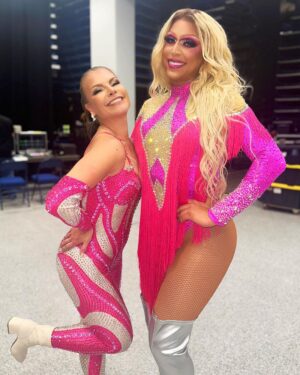 Jessica Wild Instagram - Aqui Junto a La Mujer De Fuego🔥🔥
@olgatanonofficial 
Formar parte de tu concierto "SIMETRIA" Fue una hermosa Experiencia que jamas Olvidare!🥹
Hace años que eres una gran inspiración Para mi como persona y como artista y es un gran honor poder compartir el escenario contigo y hacer mis Sueños realidad.
Gracias por siempre creer en mi y por brindarme todo tu apoyo.Te amo mucho amiga!!😍😍❤️❤️Mucho ESCÁNDALO!
#latinas #boricua🇵🇷 #puertorico🇵🇷 #concierto #olgatañon #diva #rupaulsdragrace #family #friends #leyenda #icon
