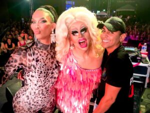 Jessica Wild Instagram - Livin' la vida loca🤪
This photo was taken backstage right in the middle of one of @trixiemattel sets as a DJ at Seattle Pride🏳️‍🌈. What a fun night!! It is always a pleasure to see and share good times with my sisters😍🥰
With the presence of @kimorablac it is always a guarantee of a fun time!💃🏻🙌🏽
#sisters #family #pride🌈 #love #Art #divas #rupaulsdragrace #dj #music #trixieandkatya #trixiecosmetics