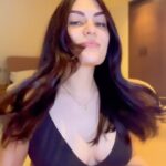 Jessie J Instagram – I made this video for a few reasons = 

1. To prove I actually wear my hair down (lasted 20 minutes before Sky 🤮 in it today) 
2. It’s the longest it’s ever been ever in my life, even though I keep texting @alishadobson to come cut it and she won’t 😂
3. I’m a natural wavy / curly mousy blonde so… it’s all a lie 
4. I dye my eyebrows every week so you can see them (Hadn’t taken it off yet) 
5. I love my @dysonhair airwrap (not an ad) 
6. Most importantly… I like to squeeze my side rolls when I’m stressed Self love