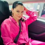 Jessie J Instagram - 👩🏻🧑🏾‍🦱 + 🎾 + 💦 = 🔋 Wimbledon Tennis Center Court