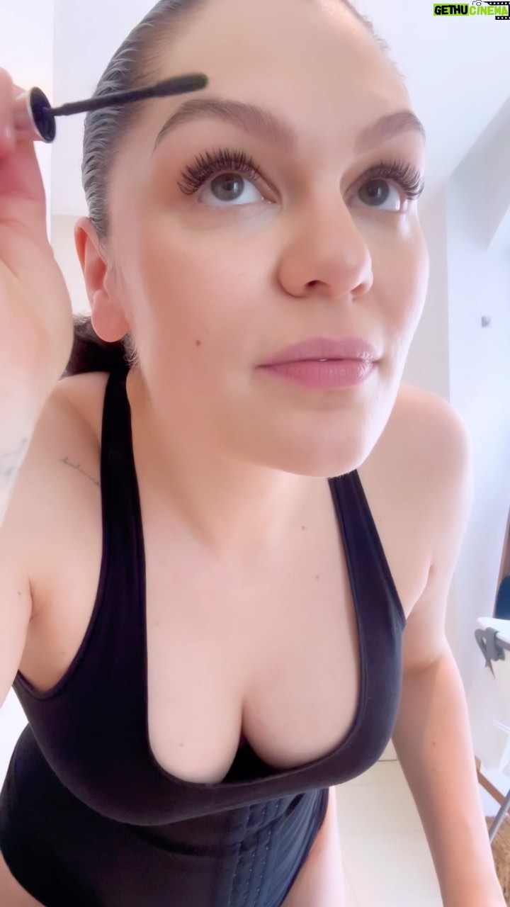 Jessie J Instagram - A toxic trait of mine is when I’m not in a good mood and people come up to me and say “Are you Jessie J” I say “Nope” and then enjoy us staring at each other and the awkward silence… 🫠