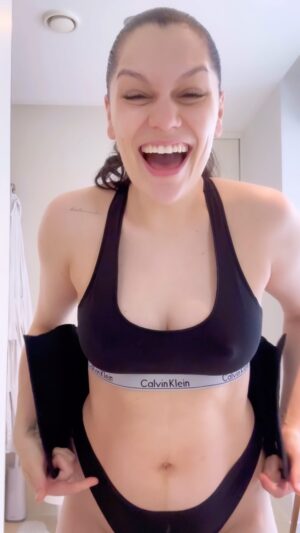 Jessie J Instagram - 🗣️ “Aint nobody love ME better” 

🔑

No ads, just a little 6 weeks postpartum self love 🪄