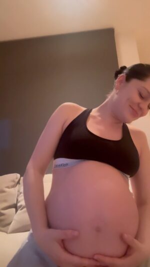 Jessie J Instagram - Still pregnant
Still singing
Still hyped my little titties are now filling a size L bra 
Still can’t believe it’s real 
Still my fav audience member 
Still need to pee 
Still doing my epi no (IYKYK) 😂