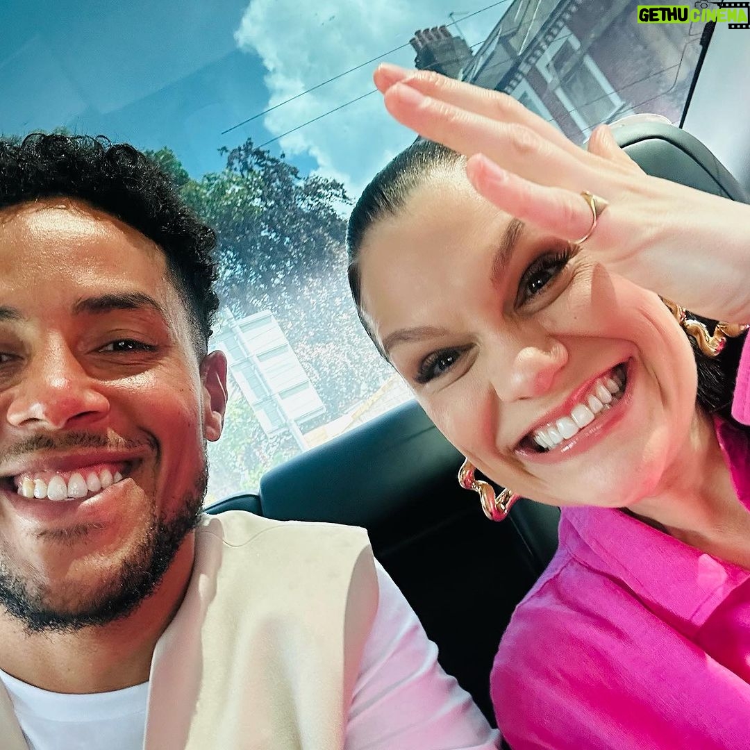 Jessie J Instagram - 👩🏻🧑🏾🦱 + 🎾 + 💦 = 🔋 Wimbledon Tennis Center Court