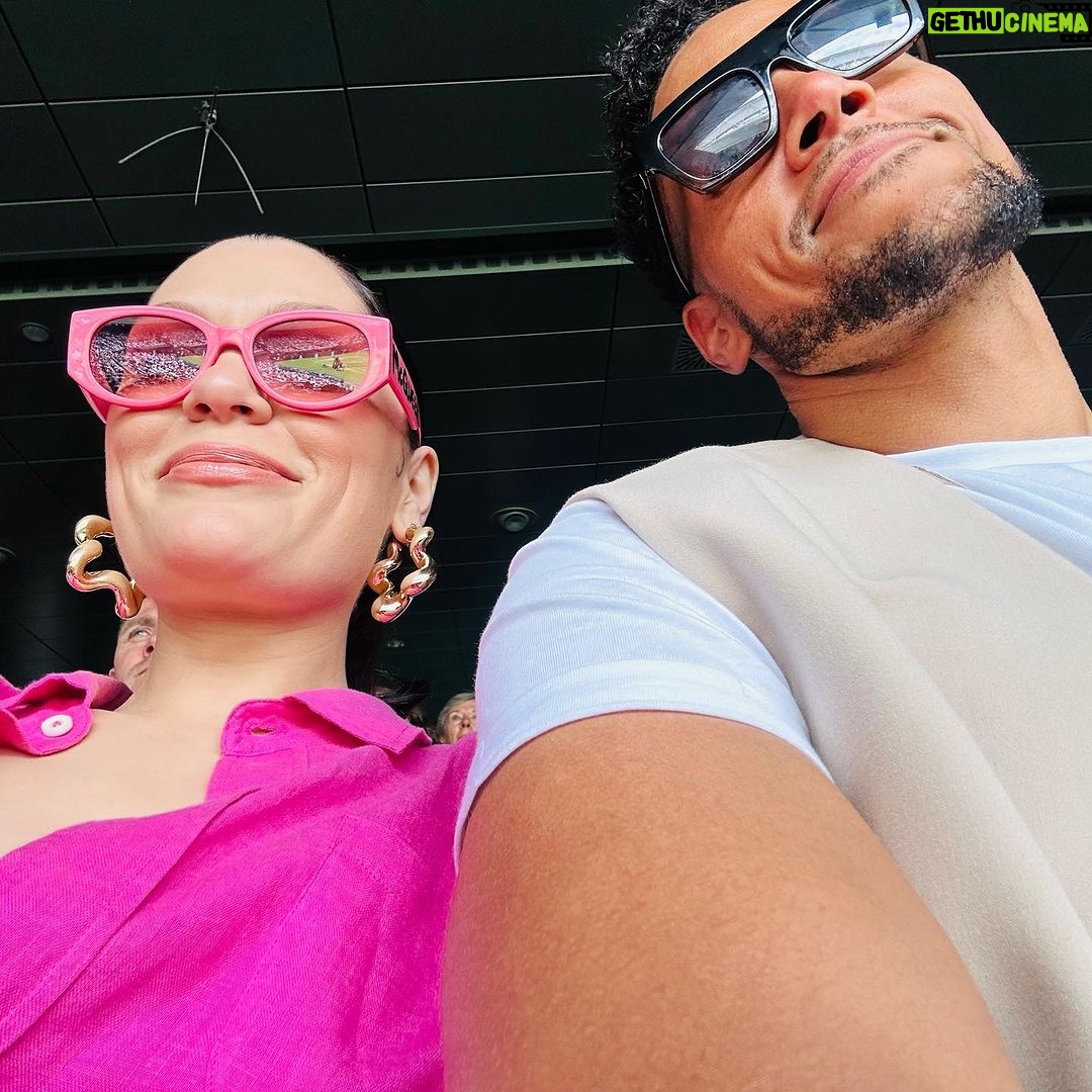 Jessie J Instagram - 👩🏻🧑🏾🦱 + 🎾 + 💦 = 🔋 Wimbledon Tennis Center Court