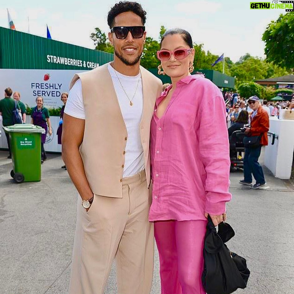 Jessie J Instagram - 👩🏻🧑🏾🦱 + 🎾 + 💦 = 🔋 Wimbledon Tennis Center Court