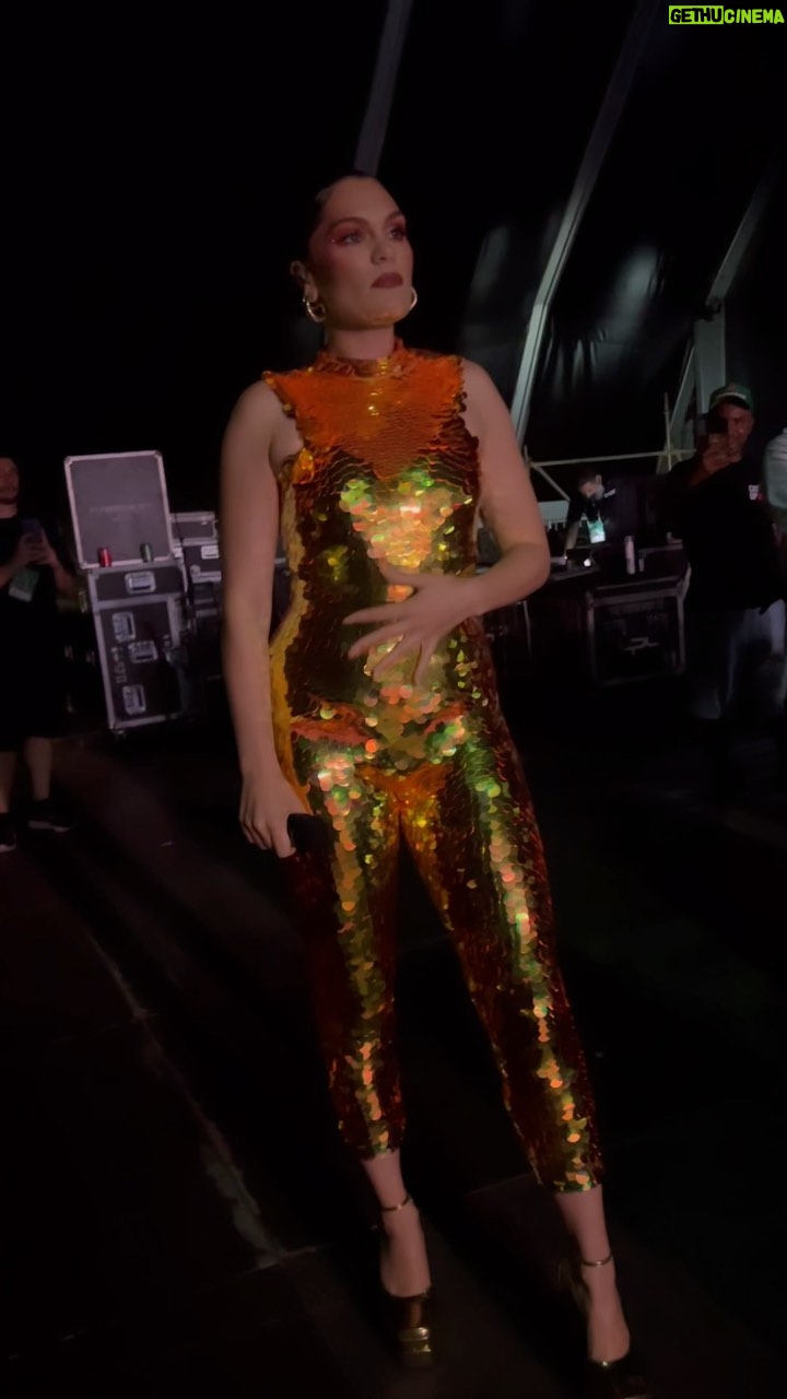 Jessie J Instagram - I am pregnant here. 🥹😭 My adrenaline excitement and anxiety were on 1000. You can see me repeating to myself “You are ok you are ok” I felt like I was outside of my body the whole time I was in Brazil but especially in this moment. No one knew and I came off stage feeling like I had performed the show 100 times faster than I should of. Like I sang like Theodor from the chipmunks sped up. I came off and just sobbed. Woooo the emotions / hormones were HIGH 😂😭 Watching this back and fast forward to now and laying here at 3am feeling my baby kick inside me…. “Go on babe” 🫂 Got tears of gratitude running like a river down my neck. Life. Grateful beyond anything I’ve ever felt. 😭 Rio de Janeiro, Rio de Janeiro