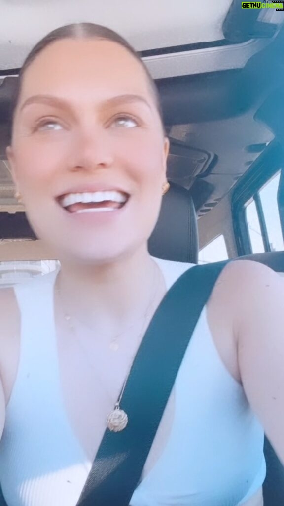 Jessie J Instagram - What happens when I’m in traffic in LA • I put on RNB instrumentals on Spotify and I pretend I can freestyle 😂 “You know dats well” is my personal favourite lyric 😩 🇬🇧🇬🇧🇬🇧🇬🇧🇬🇧🇬🇧🇬🇧🇬🇧
