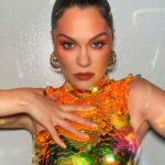 Jessie J Instagram - Rock in Rio glam by the insanely talented @anthonyhnguyenmakeup using @kvdbeauty 🌅🫶🏻🔥