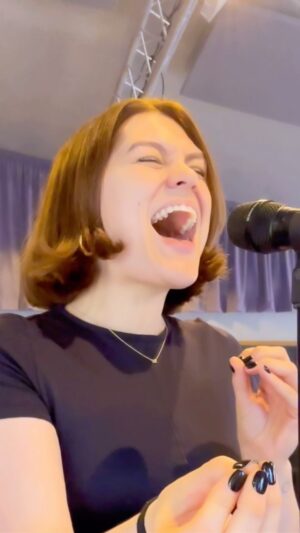 Jessie J Instagram - This song hits different these days

@adamsmileywade 🥁 
@iamabelofficial 🎸 
@alekseylopezcascante 🎸
@davidjdavis.music 🎹 
@manlikebaggy 👂🏻 
@ryanojohn 🏠📢