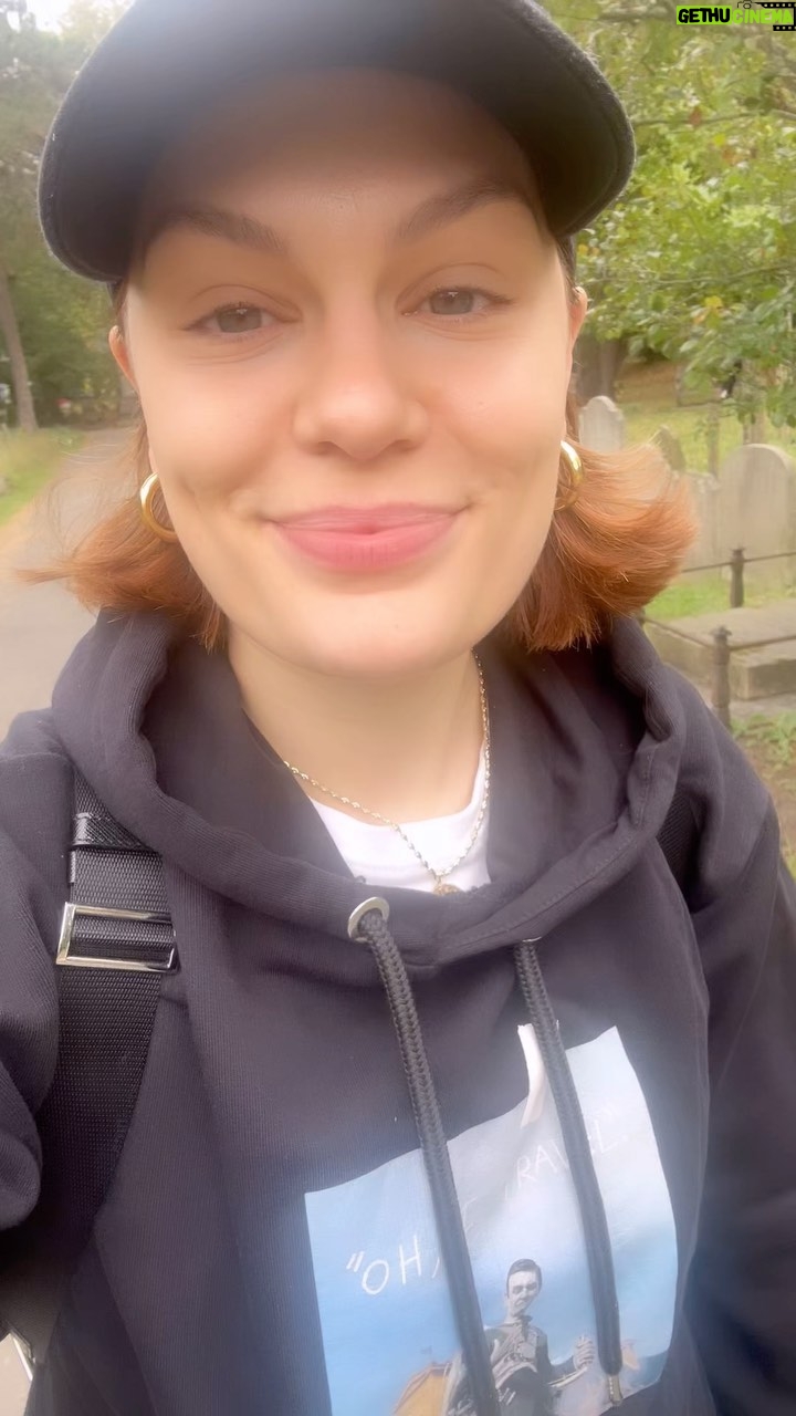 Jessie J Instagram - π£οΈπ£οΈπ£οΈπ£οΈπ£οΈπ£οΈ Not me looking like Johnny Depp from Charlie and the chocolate factory for my big statement π Thank you Monte and Avery Lipman, Jason Flomm, @dgryn and everyone who Iβve worked with at @republicrecords for the past 17 years. What a π’ π€ drop Career-update