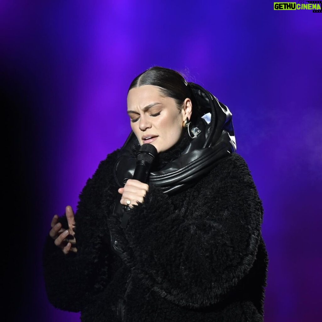 Jessie J Instagram - European Capital of Culture show was 🥶 and one of my favourite shows this year. Thank you to all my band / crew and everyone in Timisoara Romania who came and partied with us in the cold 🇷🇴 🌌 Me styled by me Band styled by me Hair / Makeup by me Songs sung by me lol 📸 Not by me but… Photo 1 - @cojocarupeter Photo 2 - @andreea.eva.herczegh Photo 3 - @danamoica Photo 4 - @danamoica Photo 5 - @catalin_anghelbrothers Photo 6 - @cojocarupeter Photo 7 - @catalin_anghelbrothers Photo 8 - @cojocarupeter Photo 9 - @cojocarupeter Photo 10 - @cornel.putan Timisoara, Romania