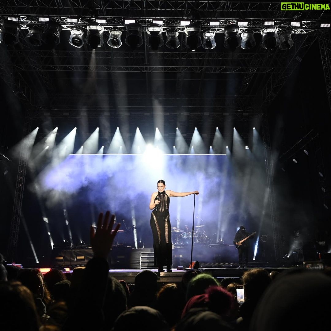 Jessie J Instagram - European Capital of Culture show was ๐ฅถ and one of my favourite shows this year. Thank you to all my band / crew and everyone in Timisoara Romania who came and partied with us in the cold ๐ท๐ด ๐ Me styled by me Band styled by me Hair / Makeup by me Songs sung by me lol ๐ธ Not by me butโฆ Photo 1 - @cojocarupeter Photo 2 - @andreea.eva.herczegh Photo 3 - @danamoica Photo 4 - @danamoica Photo 5 - @catalin_anghelbrothers Photo 6 - @cojocarupeter Photo 7 - @catalin_anghelbrothers Photo 8 - @cojocarupeter Photo 9 - @cojocarupeter Photo 10 - @cornel.putan Timisoara, Romania