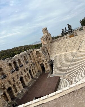 Jessie T. Usher Instagram - GREECE. You really did it for me 🥹🙌🏾 I loved every second . it took me finally tapping in with @topshelfgetaways to take a trip that wasn’t work related 😅 but mannnn I’m glad I did . Great food. Better people. Immaculate vibes. 10/10 @serdariusblain 🙌🏾🇬🇷