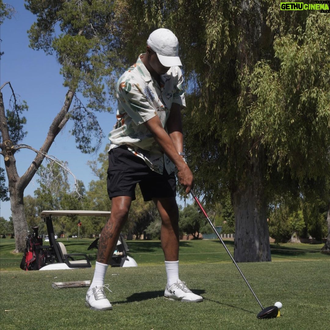 Jessie T. Usher Instagram - link meeee 🔗🏌🏾♂️😂