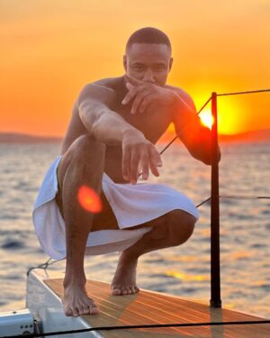 Jessie T. Usher Instagram - GREECE. You really did it for me 🥹🙌🏾 I loved every second . it took me finally tapping in with @topshelfgetaways to take a trip that wasn’t work related 😅 but mannnn I’m glad I did . Great food. Better people. Immaculate vibes. 10/10 @serdariusblain 🙌🏾🇬🇷