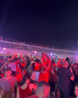 Jessie T. Usher Instagram - kicked off the year aboard the “Scarlett Lady” with some family & friends… and let me tell you… GREAT times were had 🙌🏾🚢🌊 @virginvoyages #virginvoyages ⚓️