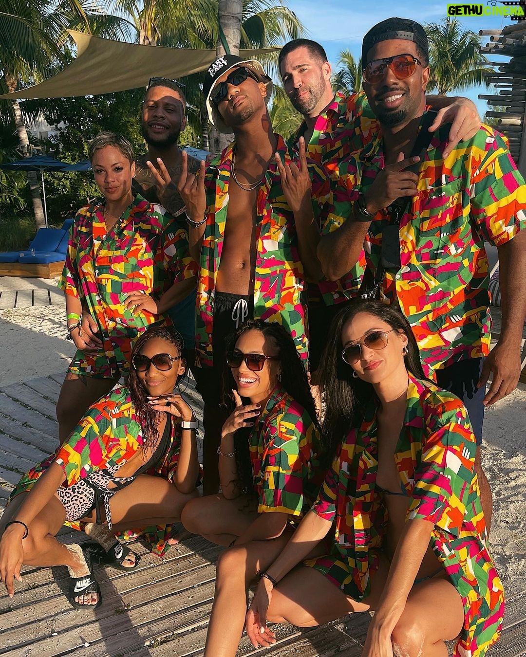 Jessie T. Usher Instagram - kicked off the year aboard the “Scarlett Lady” with some family & friends… and let me tell you… GREAT times were had 🙌🏾🚢🌊 @virginvoyages #virginvoyages ⚓️ Out at Sea!!