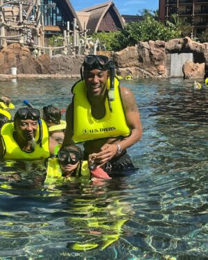 Jessie T. Usher Instagram - truly hung loose in Hawaii 🤙🏾