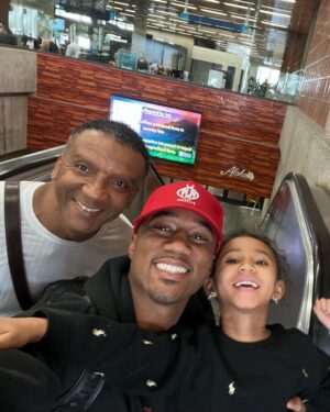 Jessie T. Usher Instagram - truly hung loose in Hawaii 🤙🏾