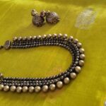 Jhansi Instagram - పట్టు + మట్టి = అందం Terracotta jewellery handmade By @zumkhi For #kalamandirfoundationevent