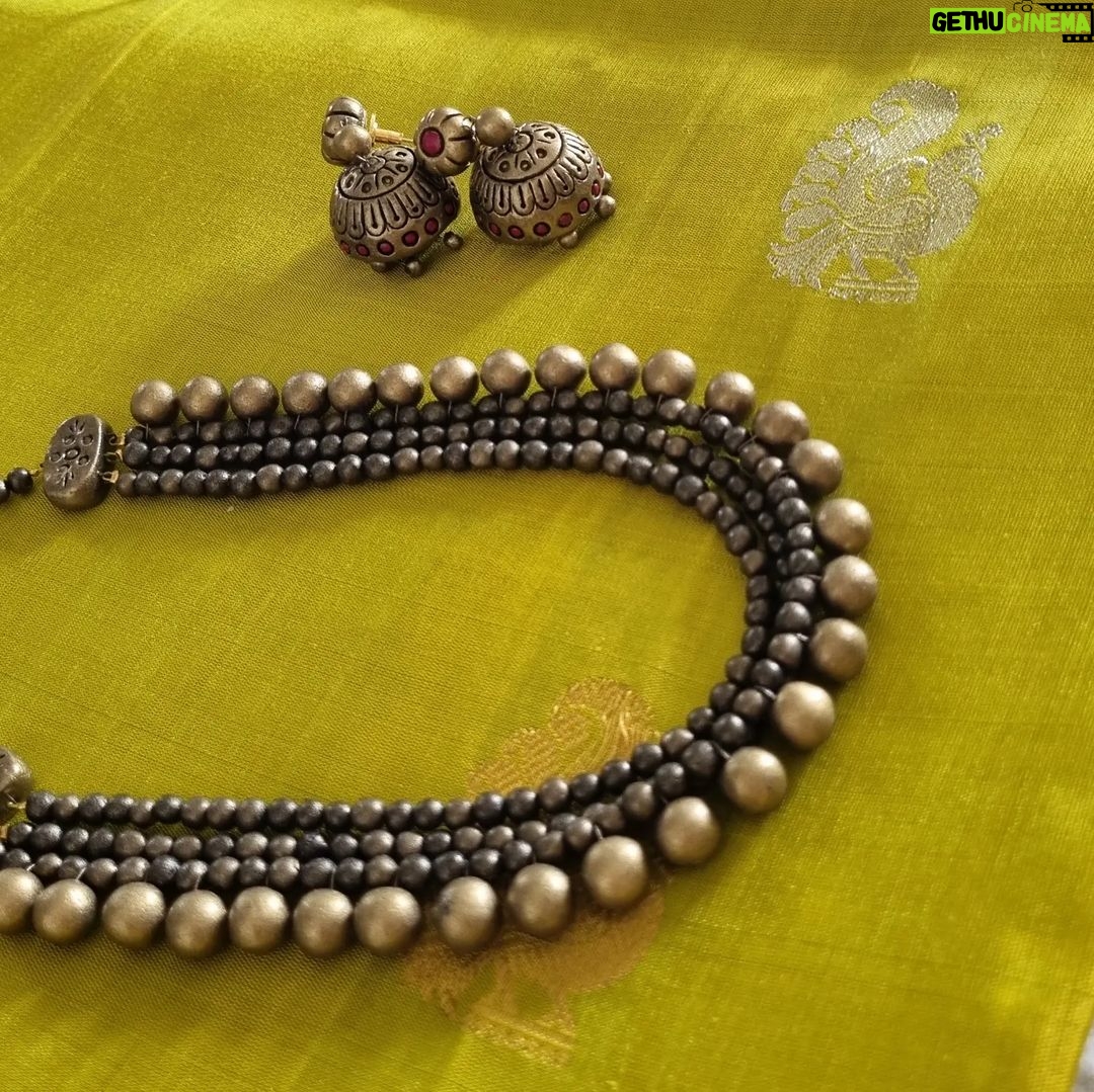 Jhansi - 3K Likes - పట్టు + మట్టి = అందం
Terracotta jewellery handmade
By @zumkhi
For #kalamandirfoundationevent