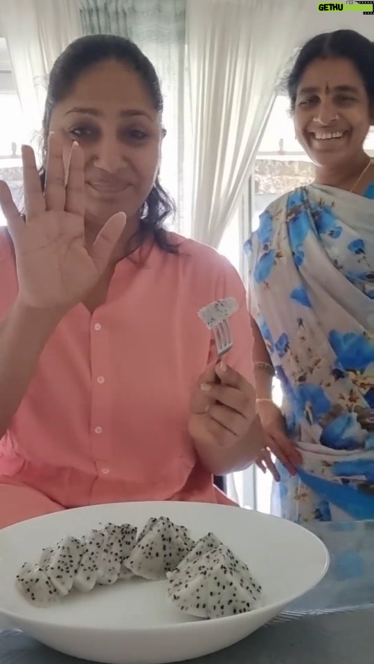 Jhansi - 34.1K Likes - Enter the dragon !
My cook Saroja teaches how to add onion flavor to dragon fruit.
#vaddusaroja