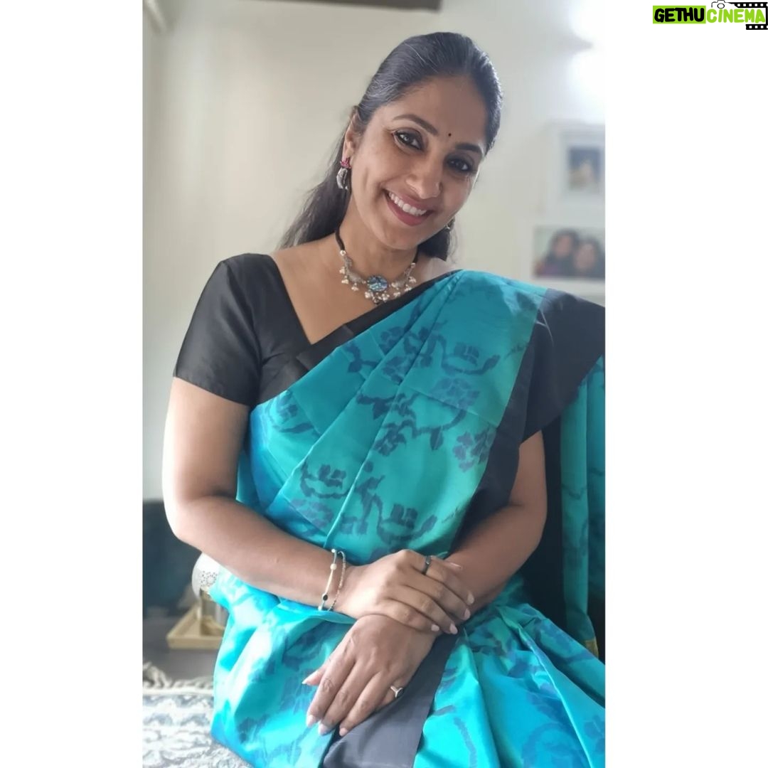 Jhansi Instagram - Gift wrapped! Saree , gift from mom A kanchi weave inspired by ikkat . Silver choker , gifted by lil sister, Abelone shell stone flanked with silver fish. Thank you @nikhita.kottam