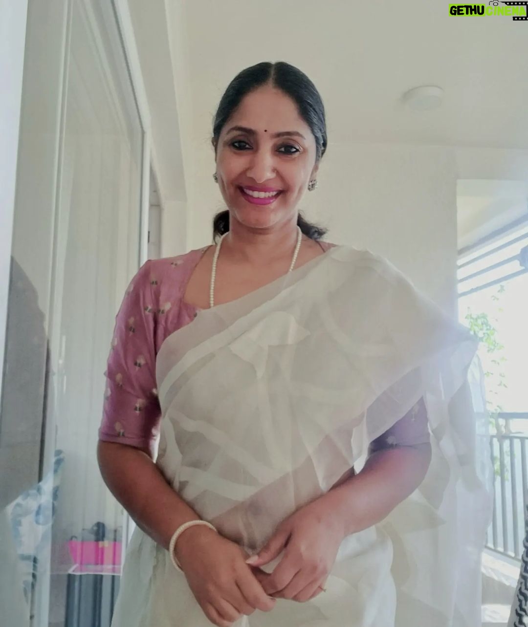 Jhansi - 3.2K Likes - On a FEELING GOOD day, in my favorite saree.