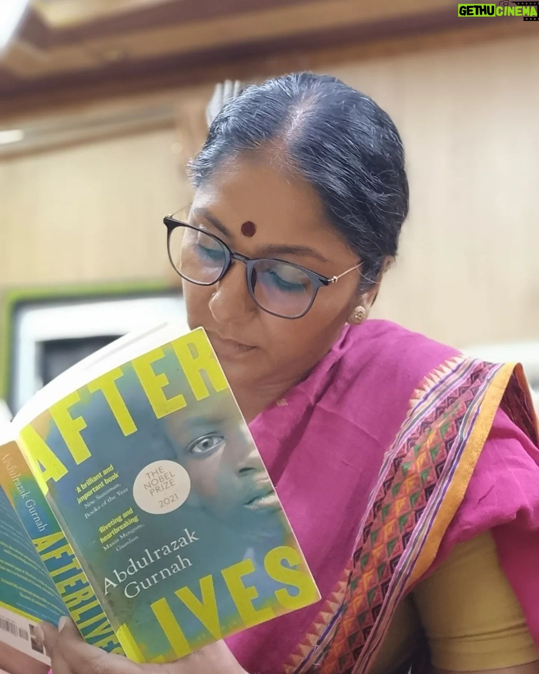 Jhansi Instagram - When The actor is ready , but the shot isn't. The reader finds the stage ! First shoot of the year 2023. Catching up on the pending list of books from 2022. #afterlives , Gripping narration #tollywood #telugucinema #actorslife