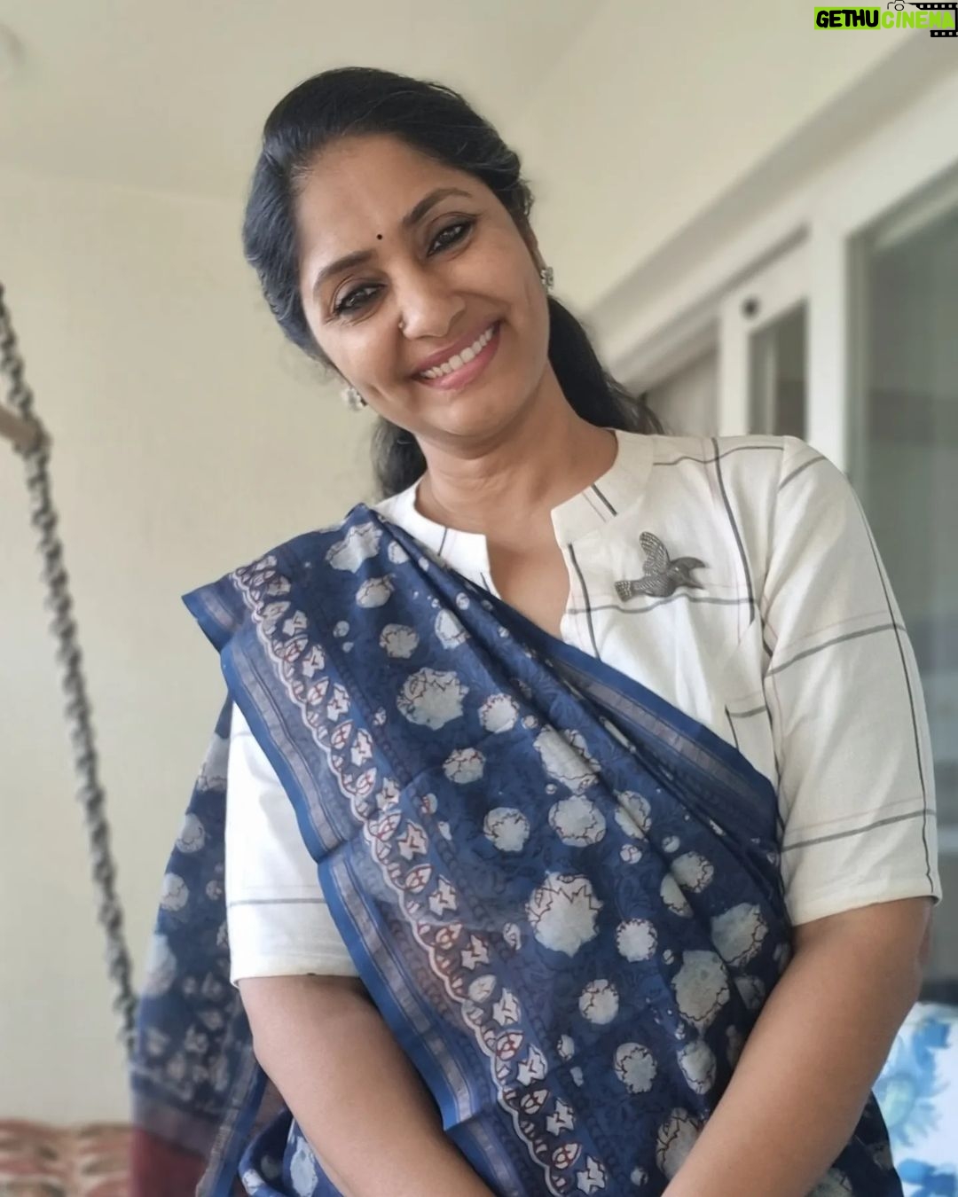 Jhansi Instagram - Indigo, cotton, bagh print what a combination. Beautiful saree gifted by a beautiful Friend @gayatri_bhargavi .🥰 #handmade #handprints #baghprint #indigodye