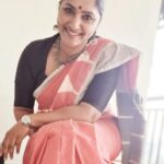 Jhansi Instagram - Some days it takes an effort to do regular things. Sometimes it feels an eternity to finish tasks. I try hard to continue not to give up. It does consume energy but atlast you finish. On one such day , oiled hair, mix matched jewelry, hugged by an ikat saree , distracting with a big bindi, Smiling at the selfie camera Here I am ready for the show . . Saree from @abhihaara