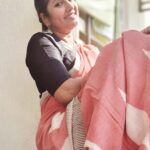 Jhansi Instagram - Some days it takes an effort to do regular things. Sometimes it feels an eternity to finish tasks. I try hard to continue not to give up. It does consume energy but atlast you finish. On one such day , oiled hair, mix matched jewelry, hugged by an ikat saree , distracting with a big bindi, Smiling at the selfie camera Here I am ready for the show . . Saree from @abhihaara