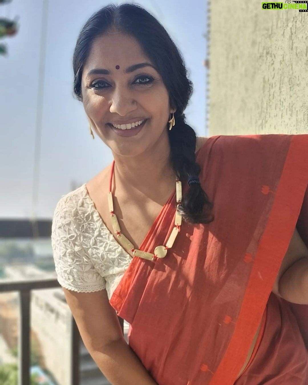 Jhansi - 5.6K Likes - WRAPPED IN LOVE, ADORNED WITH PASSION.
My soul sister's love is as pure as this khadi saree she sent, I am wrapped in love.
@ramalakshmimedapati
The passion I am adorning is an amalgamation of 2 crafts, ceramic casting and metal forging.
Sharing a passionate craft from Manreeth's Hand casted metal and thread jewelry from scrap metals .
Happy Sunday 😊
#handloom
#handmadejewelry
