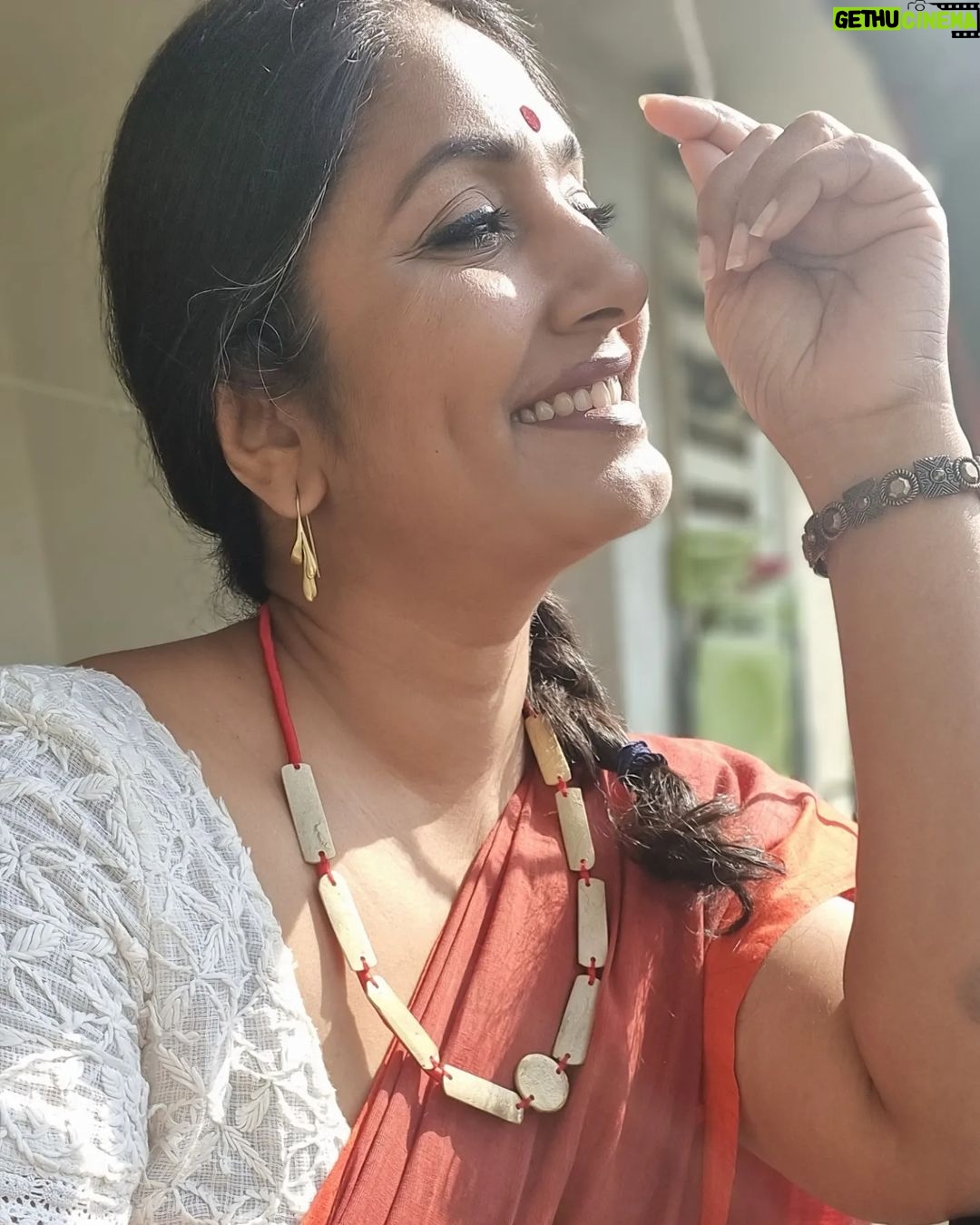 Jhansi - 5.6K Likes - WRAPPED IN LOVE, ADORNED WITH PASSION.
My soul sister's love is as pure as this khadi saree she sent, I am wrapped in love.
@ramalakshmimedapati
The passion I am adorning is an amalgamation of 2 crafts, ceramic casting and metal forging.
Sharing a passionate craft from Manreeth's Hand casted metal and thread jewelry from scrap metals .
Happy Sunday 😊
#handloom
#handmadejewelry