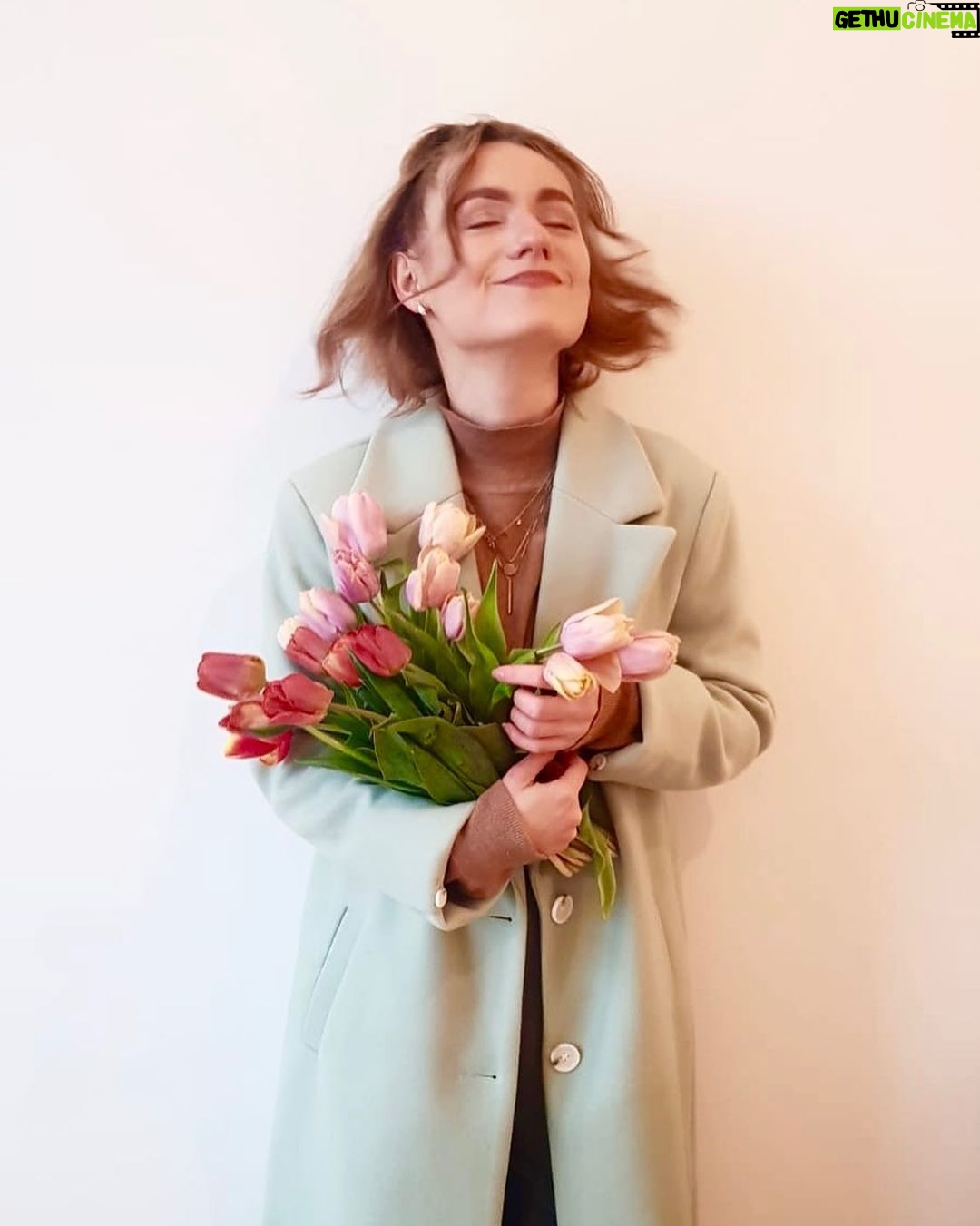 Jiřina Daňhelová Instagram - No mně je to stejně jedno, jaký je to počasí! Jaro ve mně kvete jako divý🤍 In My Mind..