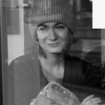 Jiřina Daňhelová Instagram - Ano @jan.papirnik , máš pravdu. Nejblbejší otázka tyhle doby je : ,,Co novyho ? ” . Protože vsechno, co se deje ve virtualu jednoduše není reálny ! Je to jen odraz reality ve skle. Až na to, že tenhle uhel pohledu už taky neznamena, co drív. Se nam to promenilo. A jak rychle... Nicméne nekde v dálce to tam vidim 💫 ! Jsem totiž pohadkovej typ. Zachytil @honza.kvarda.fotografuje Udoli Nadeje sro