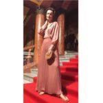 Jiřina Daňhelová Instagram - Film ,,Štěstí je krásná věc” je vcelku milá komedie pro nenáročnýho diváka. A je to první film, ve kterym se mihnu společně s Davidem Novotným, diky kterymu mi poprvé za historii mýho natáčení zůstalo i vlastní jméno 😇 Zažila jsem s nim zatim nejvtipnější točbu, protoze je totalni mistr v improvizaci! A mimochodem Eva Leinweberová tam má sice taky jen par vět ale jsou přesný a je to muj objev roku. 👌 make-up @dadiduuart Šaty jsou normálně ze ZARY holky ❤️ Tak hezký dny :)