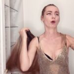Jiřina Daňhelová Instagram - +vizážistka za 1500,- ☝🏻 🥲💅